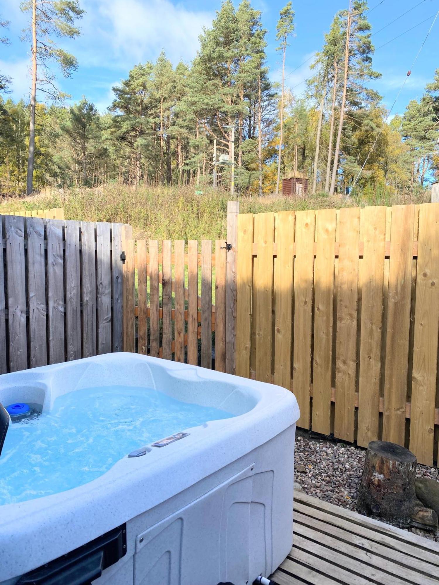 Kaoglen-Spruce-Hot Tub-Forrest Setting-Pet Friendly Villa Balnald Exterior photo